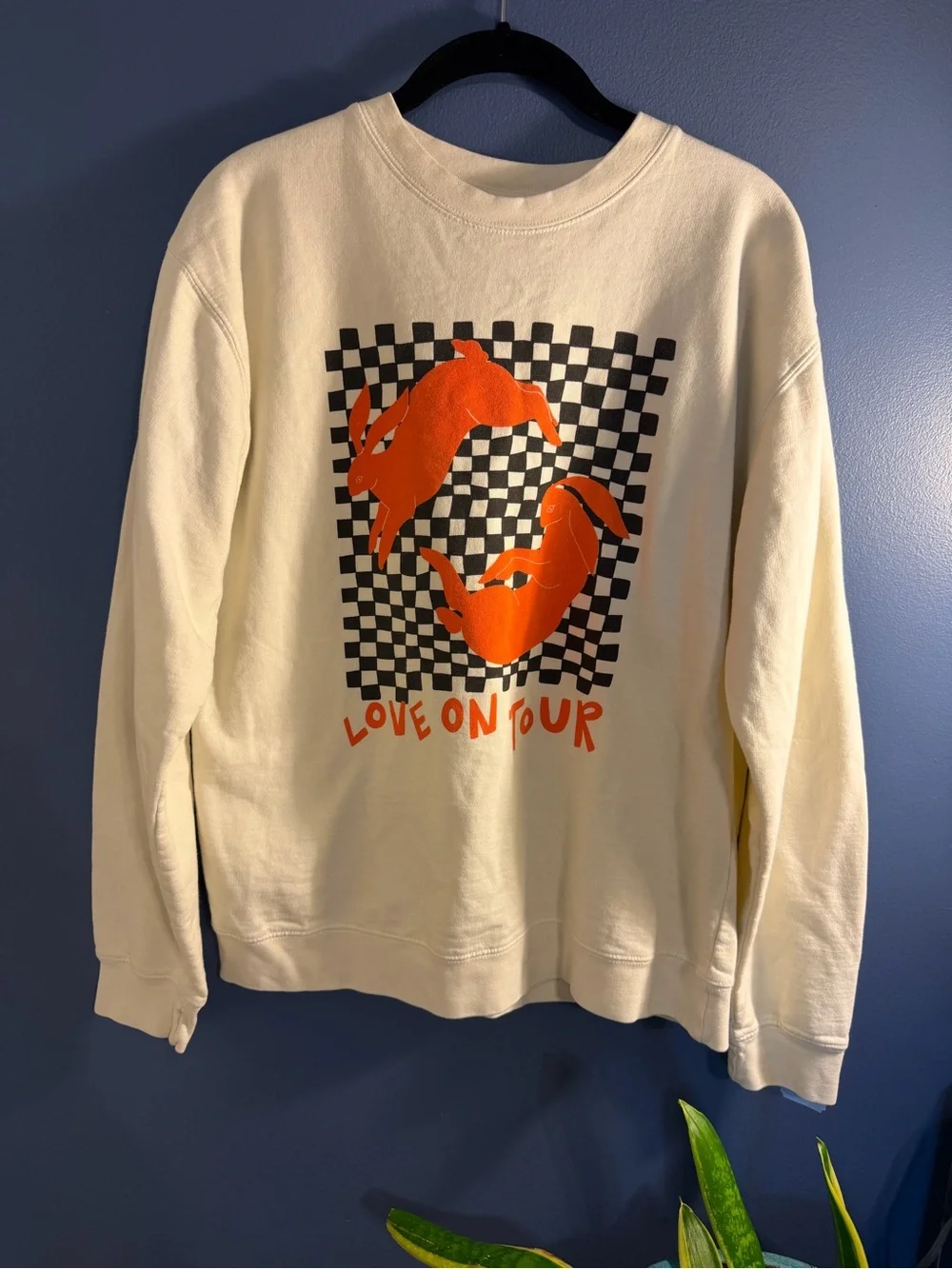 “Love on Tour” off white Sweatshirt with Orange Graphic size Medium